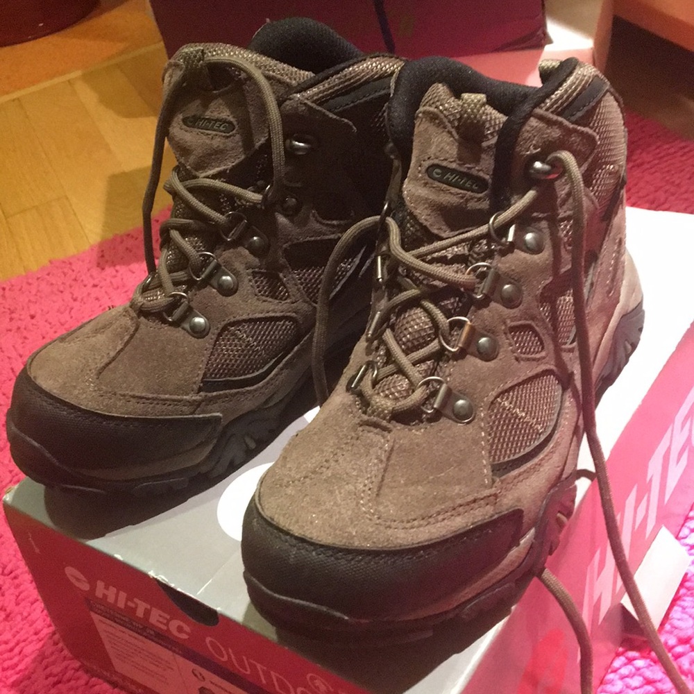 Child’s Hiking Boots- great condition